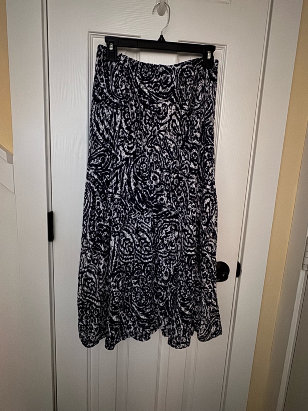 JM Collection Black and White Abstract Tiered Maxi Skirt with Swirl Print